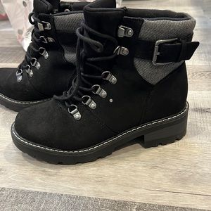 Size 5.5 womens black boots
